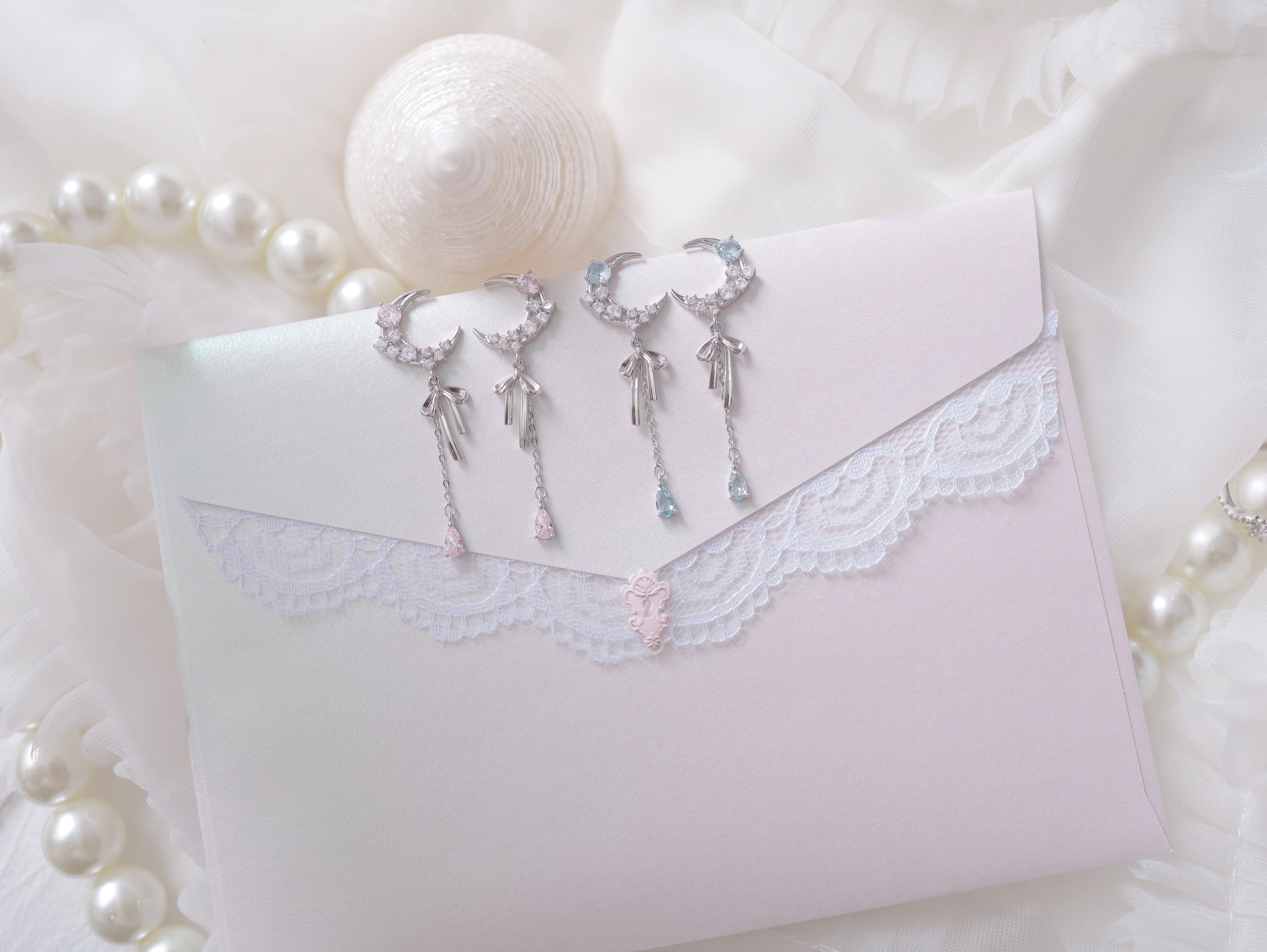 lunar ribbon ピアス