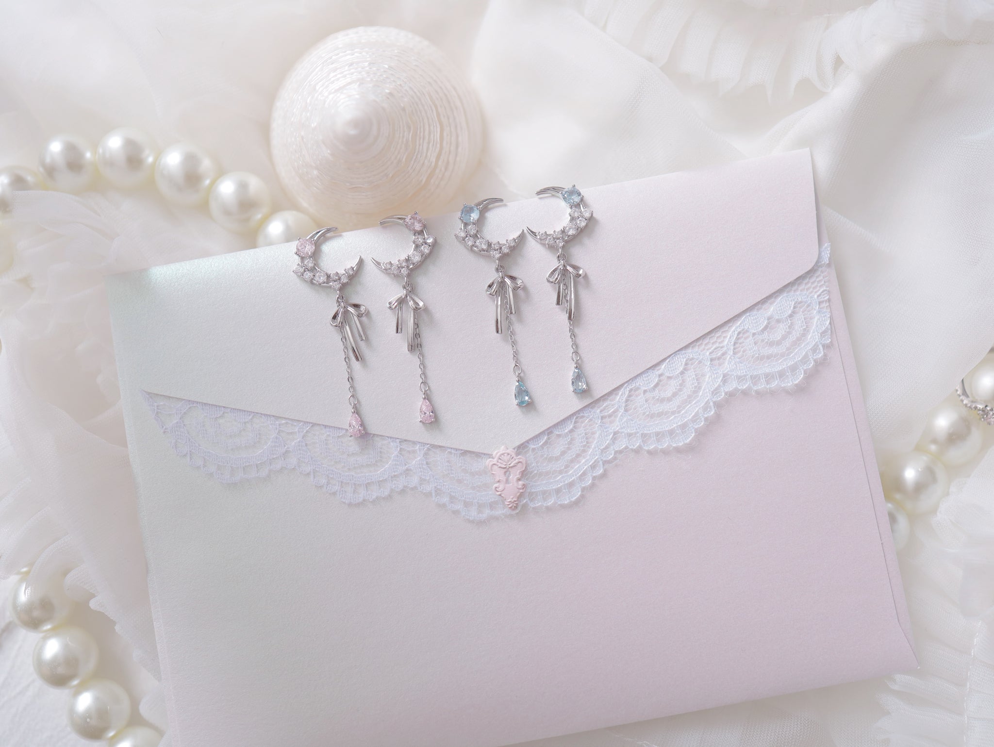 lunar ribbon ピアス