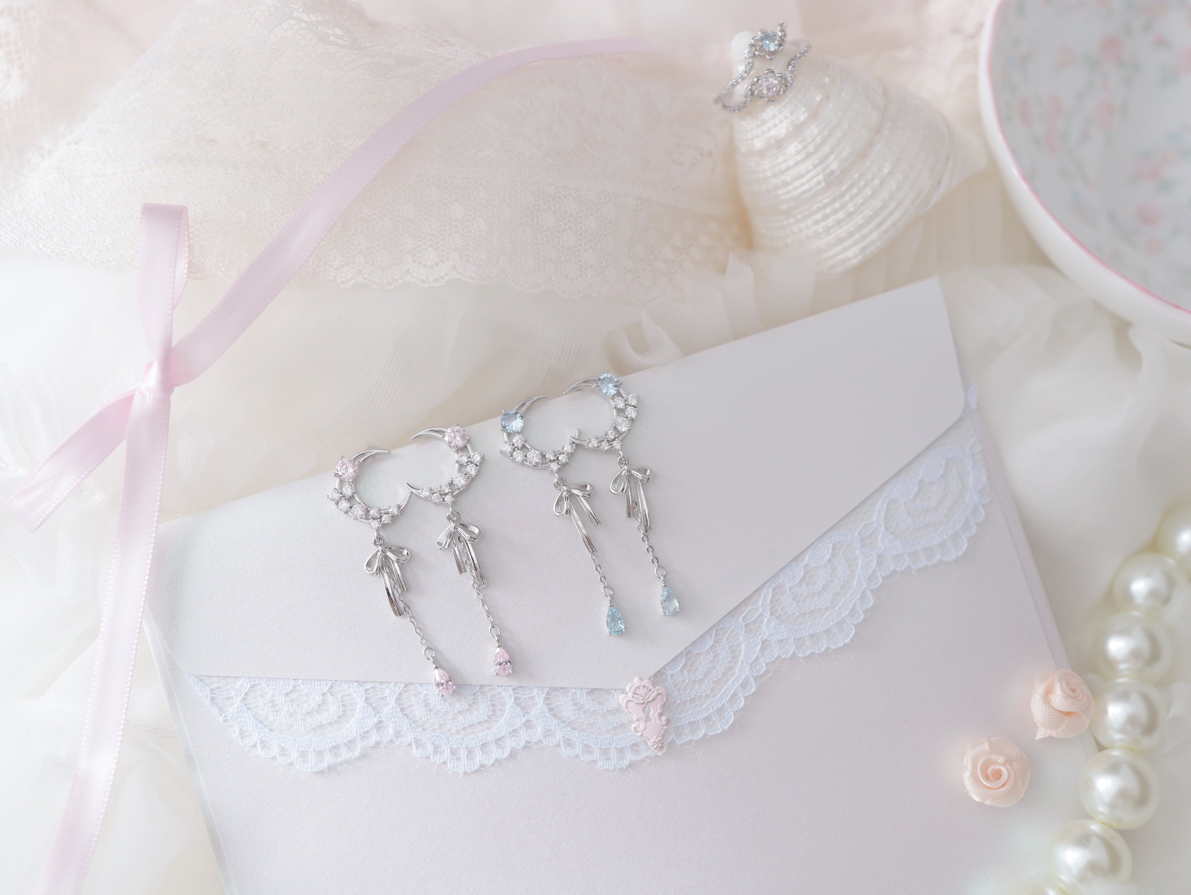 lunar ribbon ピアス