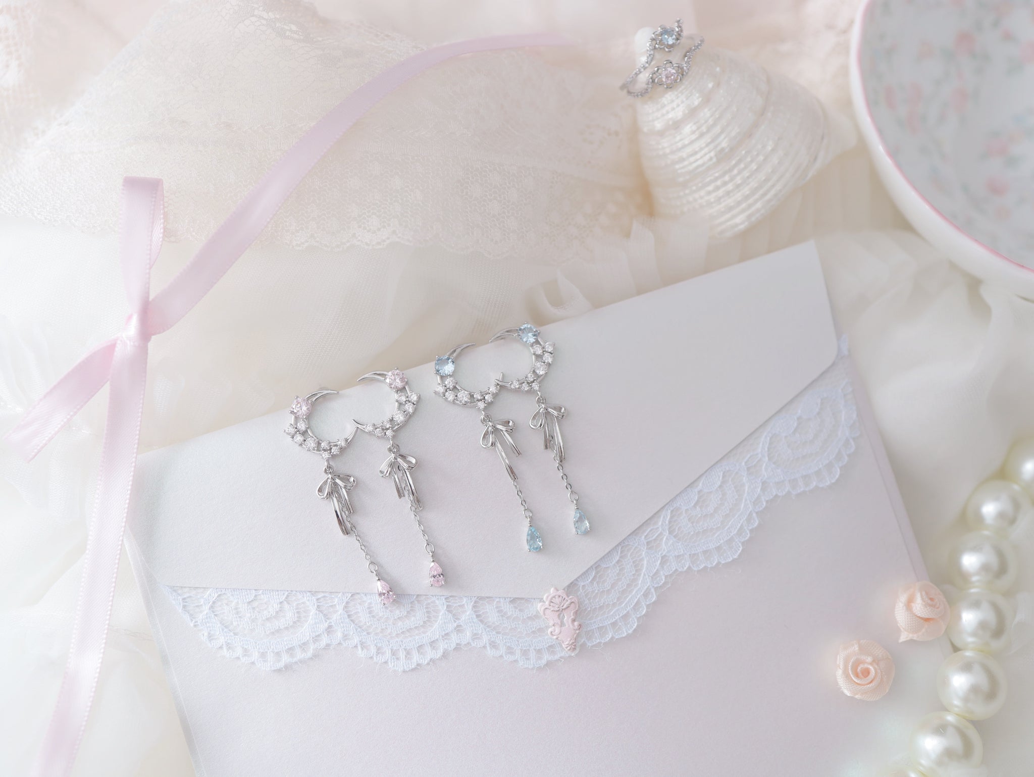 lunar ribbon ピアス