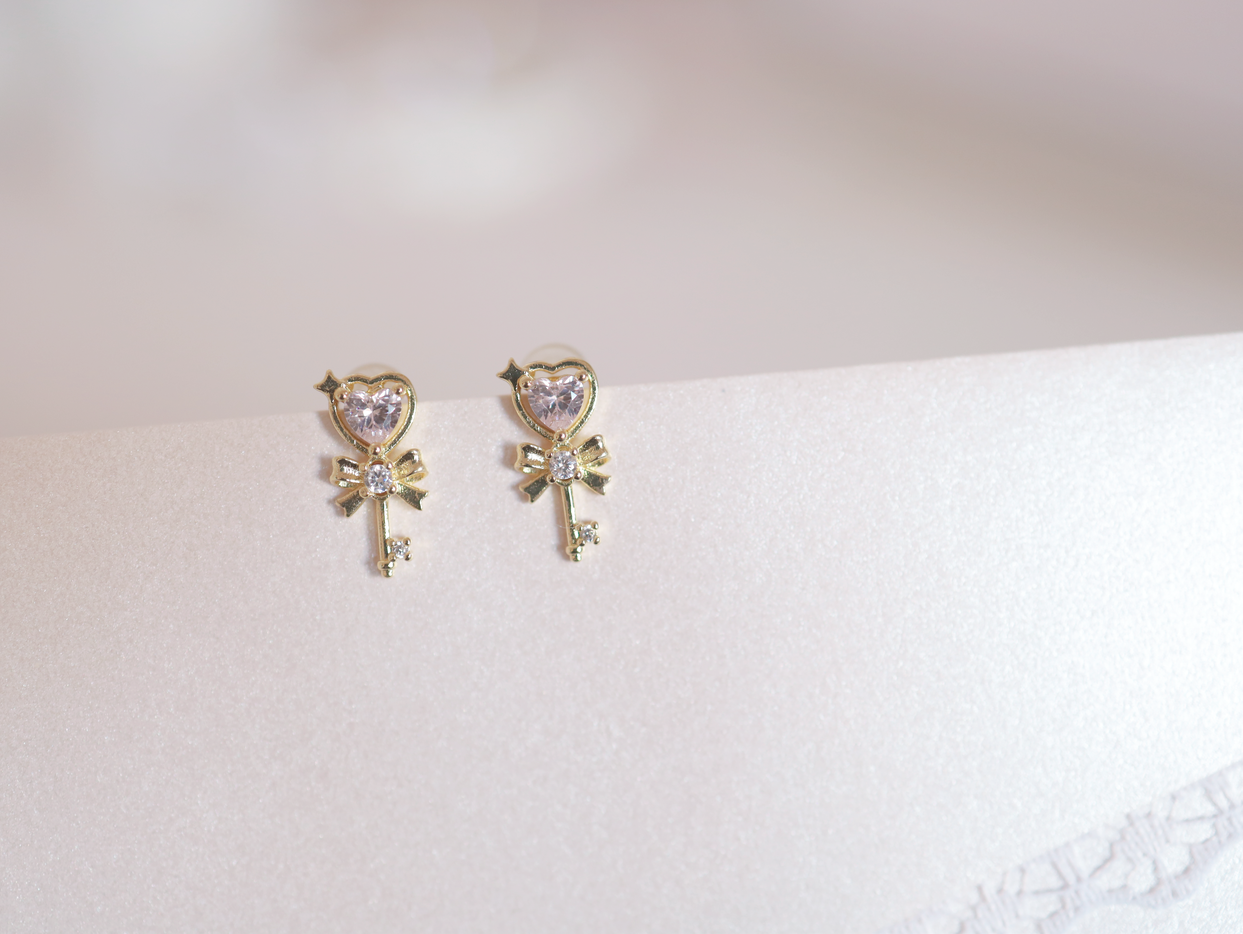 Ribbon Heart Key ピアス