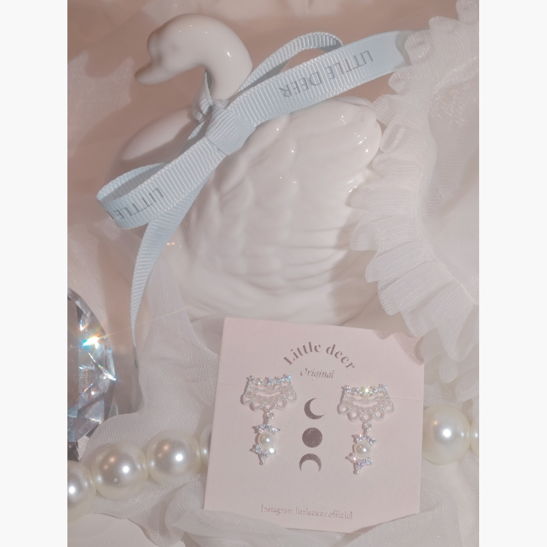 Swan Lace Glow ピアス