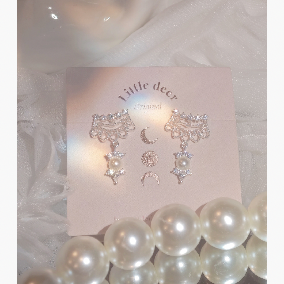 Swan Lace Glow ピアス