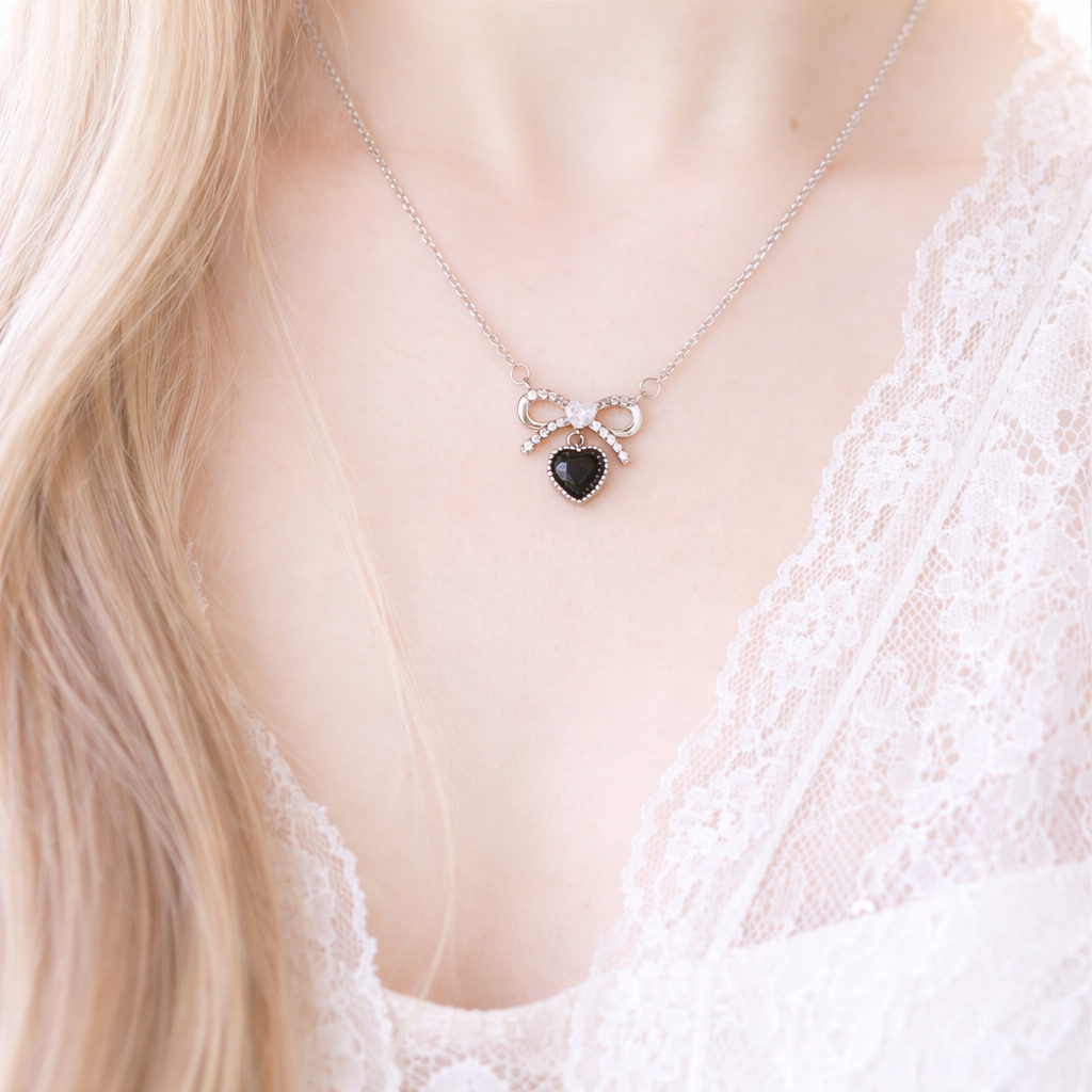 Lovely Knot ネックレス