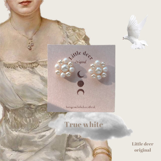 True white ピアス/イヤリング (淡水パール+スワロフスキー)