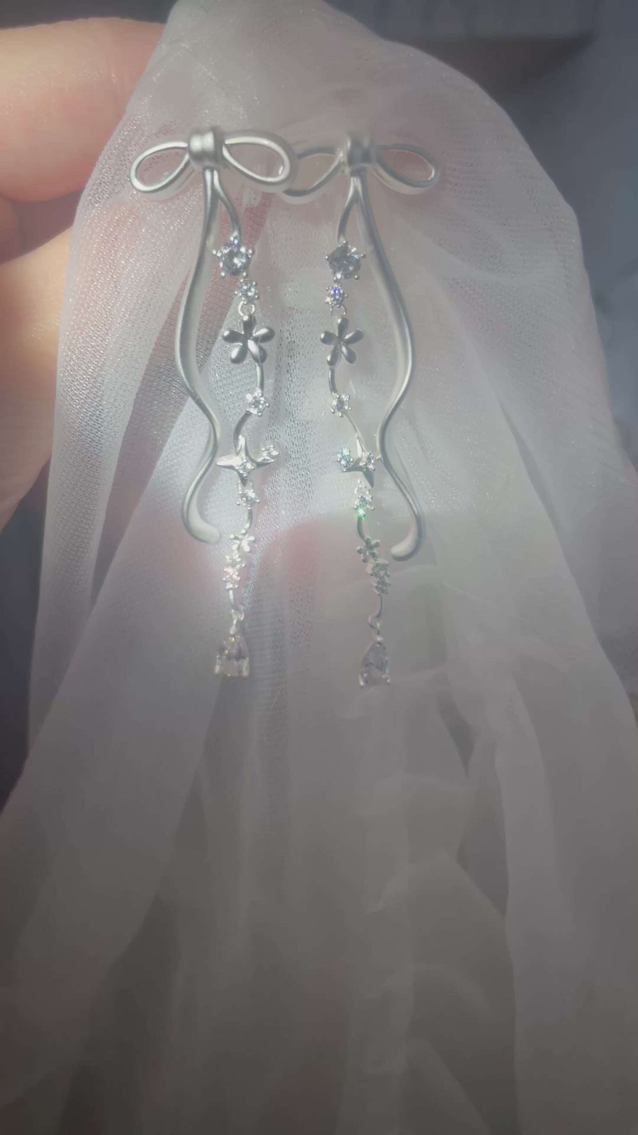 Ethereal Blossom ピアス/イヤリング